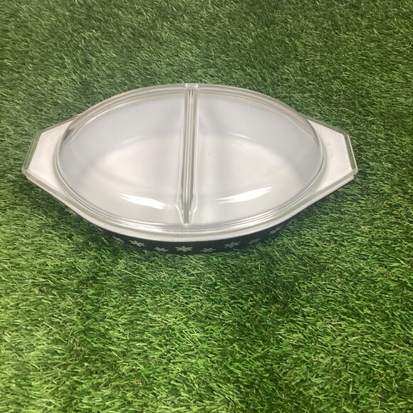 Vintage Pyrex Black Snowflake Oval Divided Serving Dish w/ Lid 1½ Qt. - Picture 2 of 16
